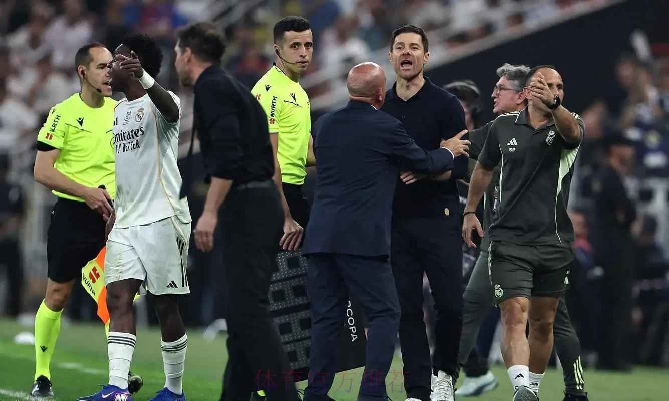 世体：齐祖今夏想回归皇马 若去巴黎内少恐离队